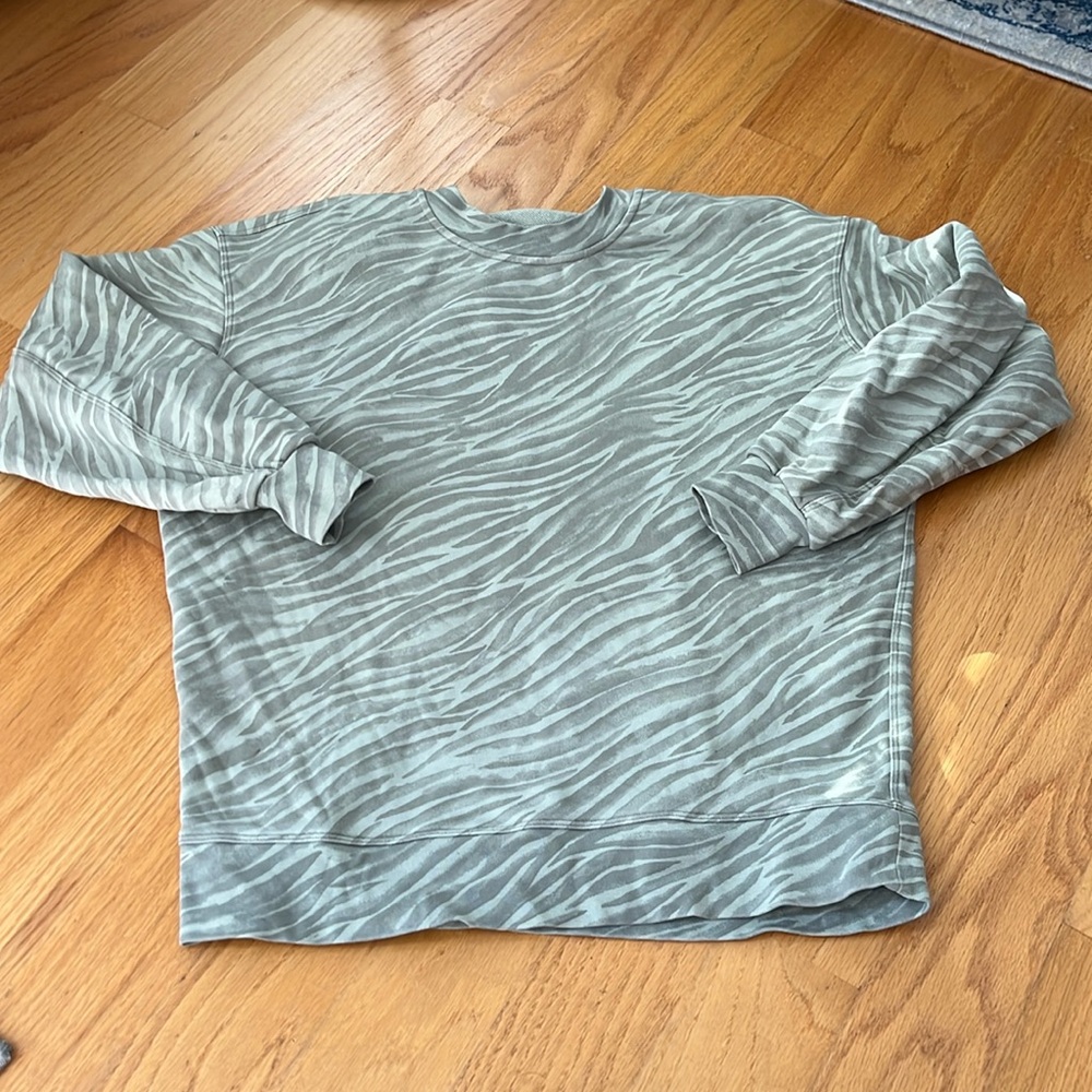 Lululemon Perfectly Oversized Crew Le Tigre camo WP green fern multi size 2
